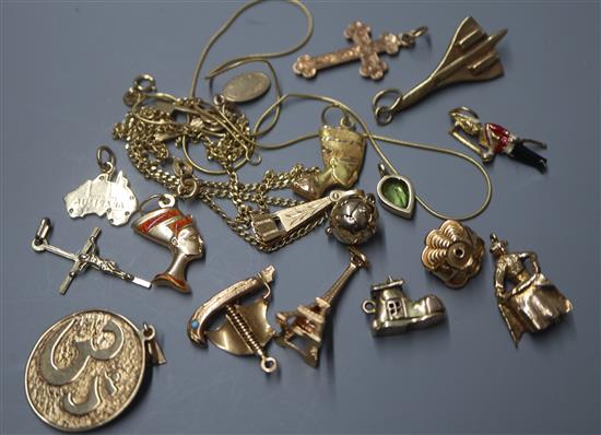 Two 9ct gold fine chains, an engraved cross pendant, two key and fob charms and a collection of various other charms,